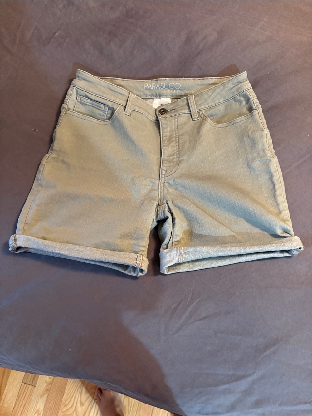 Parasuco Women's Cuffed Casual Shorts in Olive Green